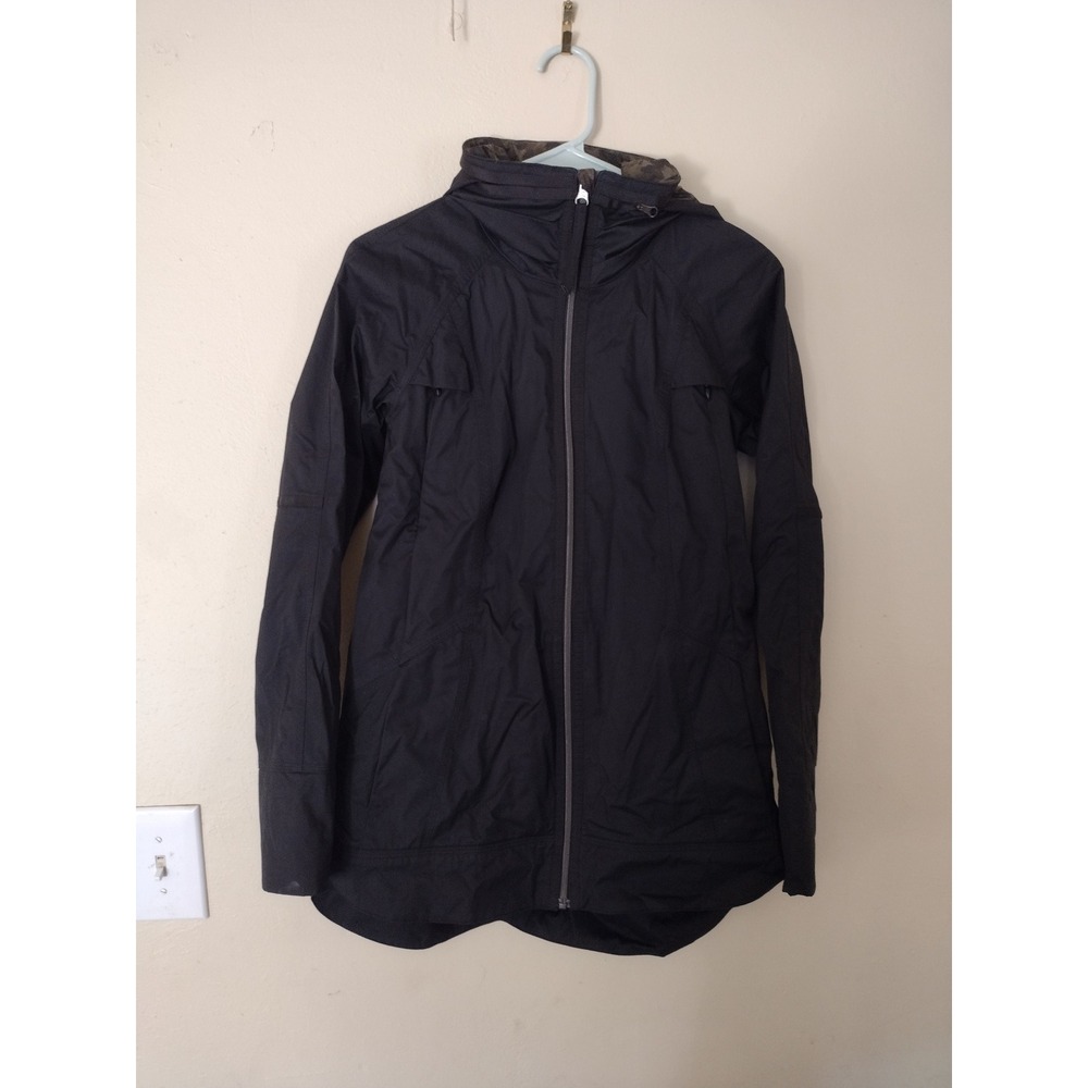 Lululemon Fo Drizzle Black Hooded Rain Jacket Camo‎ Lining Womens Size 4